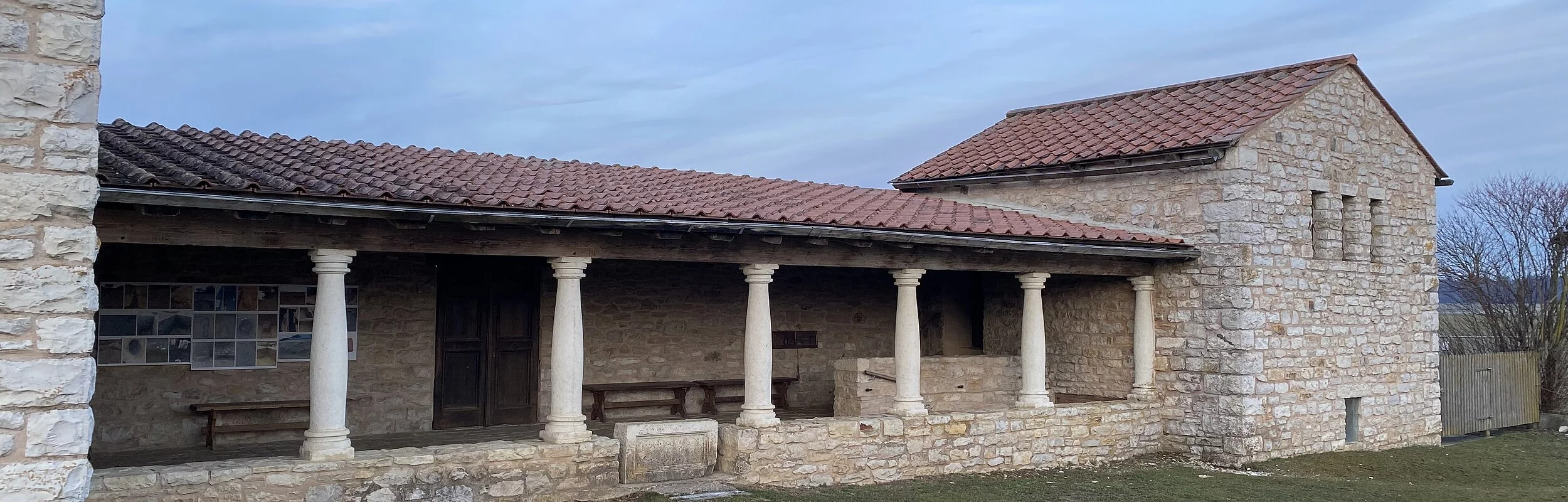 Blick auf die "Villa Rustica" einen rekonstruierten römischen Gutshof