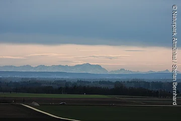 Bergpanorama mit Zugspitze, vom Reisberg bei Gaimersheim aus fotografiert