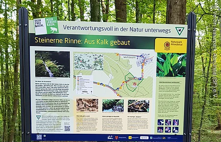 Infotafel Steinerne Rinne Informationstafel Naturpark Altmühltal über Steinerne Rinne