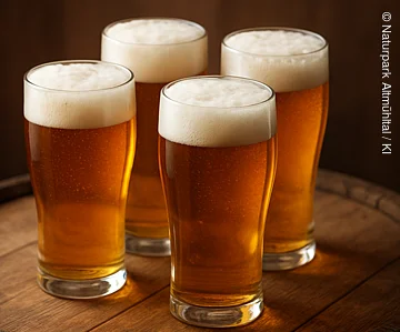 Biergläser auf Fass $ Biergläser stehen auf einem Holzfass