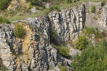 Blick von der Besucherplattform zum Steinbruch bei Bieswang