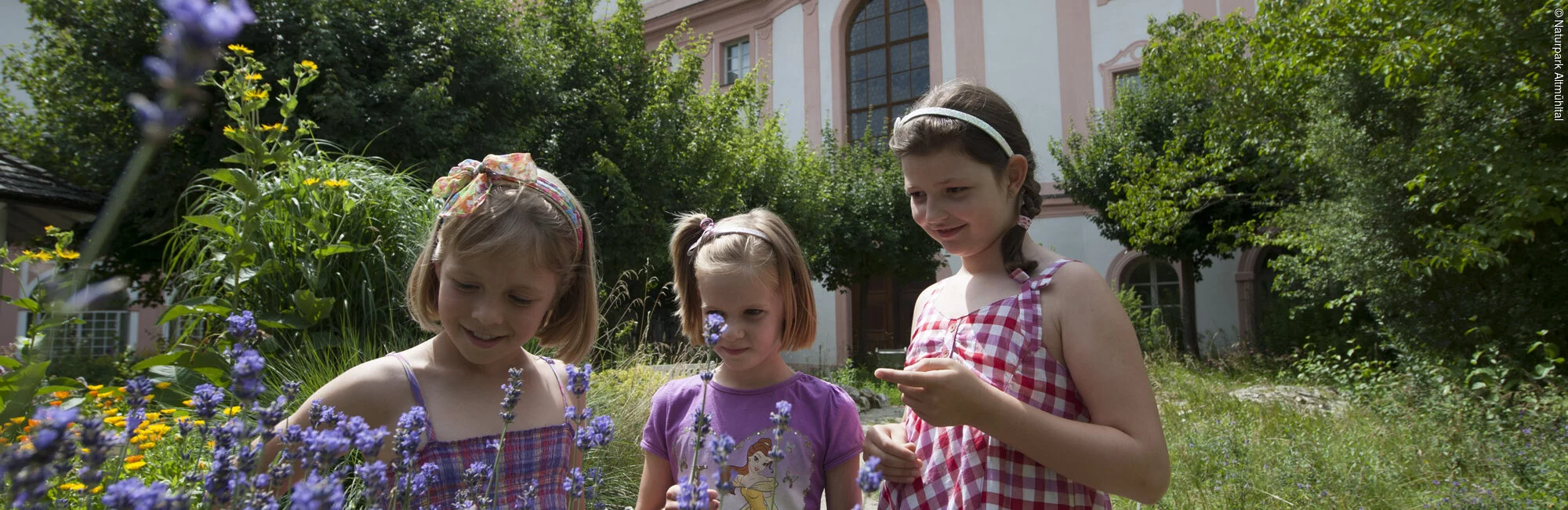 Franziska Würflein mit Freundinnen