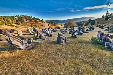 HDRtist HDR - http://www.ohanaware.com/hdrtist/